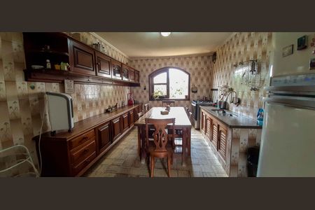 Casa à venda com 500m², 4 quartos e 4 vagas Casa à venda com 500m², 4 quartos e 4 vagasCozinha