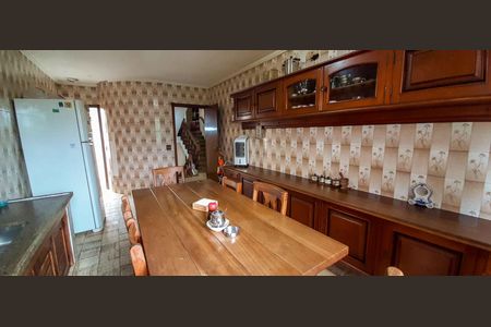 Casa à venda com 500m², 4 quartos e 4 vagas Casa à venda com 500m², 4 quartos e 4 vagasCozinha