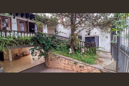 Casa à venda com 500m², 4 quartos e 4 vagas Casa à venda com 500m², 4 quartos e 4 vagasGaragem