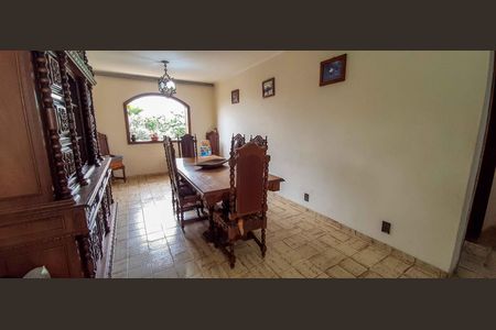 Casa à venda com 500m², 4 quartos e 4 vagas Casa à venda com 500m², 4 quartos e 4 vagasSala de Jantar