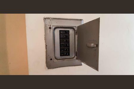 Casa à venda com 500m², 4 quartos e 4 vagas Casa à venda com 500m², 4 quartos e 4 vagasQuadros de Luz