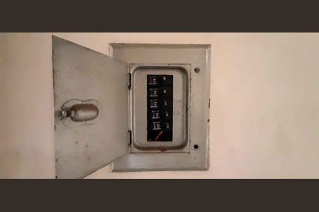 Casa à venda com 500m², 4 quartos e 4 vagas Casa à venda com 500m², 4 quartos e 4 vagasQuadros de Luz