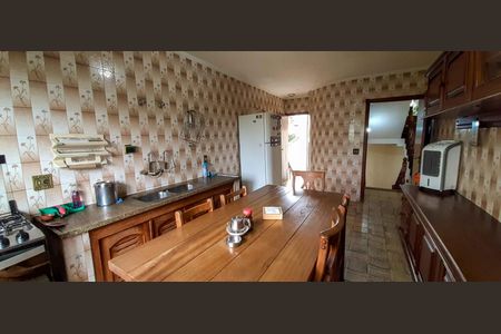 Casa à venda com 500m², 4 quartos e 4 vagas Casa à venda com 500m², 4 quartos e 4 vagasCozinha