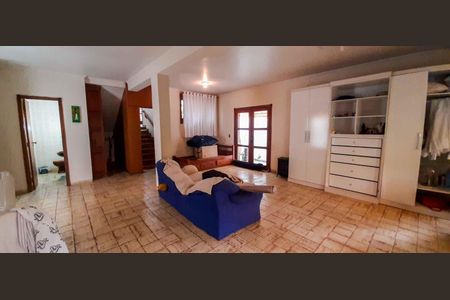 Casa à venda com 500m², 4 quartos e 4 vagas Casa à venda com 500m², 4 quartos e 4 vagasSalão de Festa