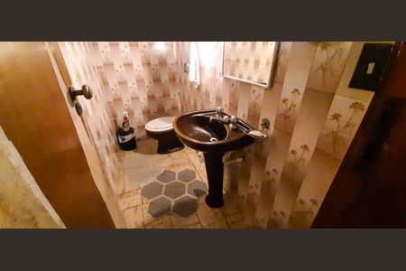 Casa à venda com 500m², 4 quartos e 4 vagas Casa à venda com 500m², 4 quartos e 4 vagasLavabo