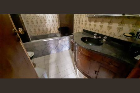 Casa à venda com 500m², 4 quartos e 4 vagas Casa à venda com 500m², 4 quartos e 4 vagasBanheiro da Suíte 1