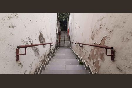 Casa à venda com 500m², 4 quartos e 4 vagas Casa à venda com 500m², 4 quartos e 4 vagasEscada