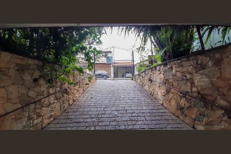 Casa à venda com 500m², 4 quartos e 4 vagas Casa à venda com 500m², 4 quartos e 4 vagasEntrada