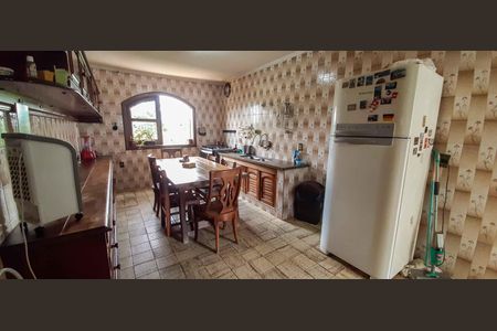 Casa à venda com 500m², 4 quartos e 4 vagas Casa à venda com 500m², 4 quartos e 4 vagasCozinha