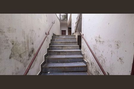 Casa à venda com 500m², 4 quartos e 4 vagas Casa à venda com 500m², 4 quartos e 4 vagasEscada