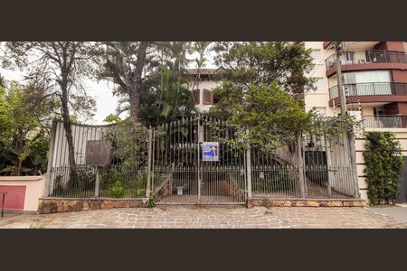 Casa à venda com 500m², 4 quartos e 4 vagas Casa à venda com 500m², 4 quartos e 4 vagasFachada da Casa