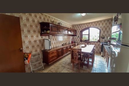 Casa à venda com 500m², 4 quartos e 4 vagas Casa à venda com 500m², 4 quartos e 4 vagasCozinha