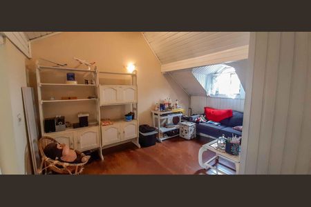 Casa à venda com 500m², 4 quartos e 4 vagas Casa à venda com 500m², 4 quartos e 4 vagasSótão