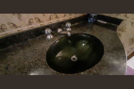 Casa à venda com 500m², 4 quartos e 4 vagas Casa à venda com 500m², 4 quartos e 4 vagasBanheiro da Suíte 1