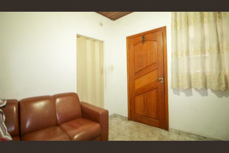 Casa à venda com 100m², 3 quartos e 1 vaga Casa à venda com 100m², 3 quartos e 1 vagaSala