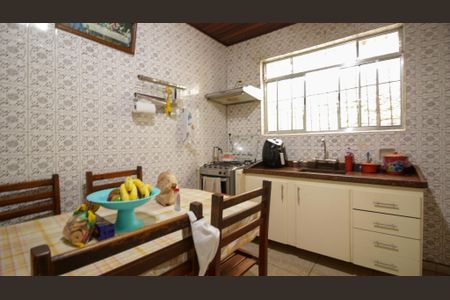 Casa à venda com 100m², 3 quartos e 1 vaga Casa à venda com 100m², 3 quartos e 1 vagaCozinha