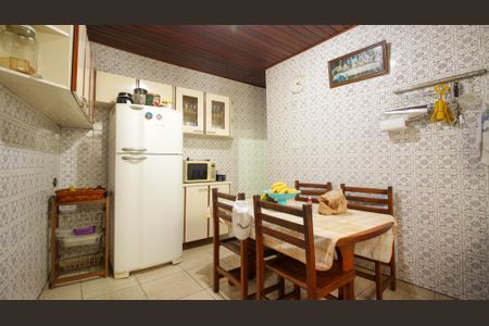 Casa à venda com 100m², 3 quartos e 1 vaga Casa à venda com 100m², 3 quartos e 1 vagaCozinha