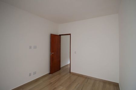 Casa à venda com 110m², 3 quartos e 2 vagasQuarto 2