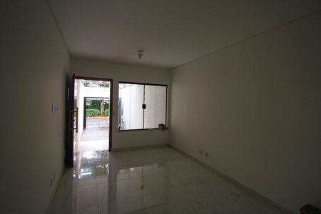 Casa à venda com 110m², 3 quartos e 2 vagasSala