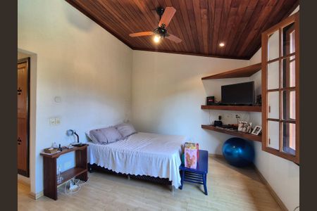 Casa de condomínio à venda com 400m², 4 quartos e 5 vagas Casa de condomínio à venda com 400m², 4 quartos e 5 vagasSuíte 4