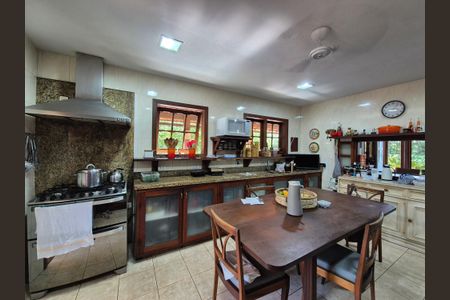 Casa de condomínio à venda com 400m², 4 quartos e 5 vagas Casa de condomínio à venda com 400m², 4 quartos e 5 vagasCozinha