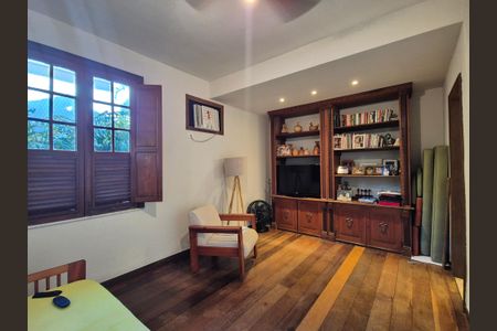 Casa de condomínio à venda com 400m², 4 quartos e 5 vagas Casa de condomínio à venda com 400m², 4 quartos e 5 vagasSuíte 1