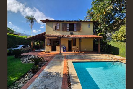 Casa de condomínio à venda com 400m², 4 quartos e 5 vagas Casa de condomínio à venda com 400m², 4 quartos e 5 vagasÁrea externa