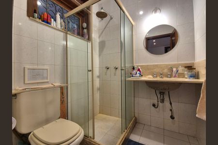 Casa de condomínio à venda com 400m², 4 quartos e 5 vagas Casa de condomínio à venda com 400m², 4 quartos e 5 vagasBanheiro da Suíte 1