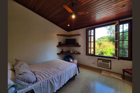 Casa de condomínio à venda com 400m², 4 quartos e 5 vagas Casa de condomínio à venda com 400m², 4 quartos e 5 vagasSuíte 4