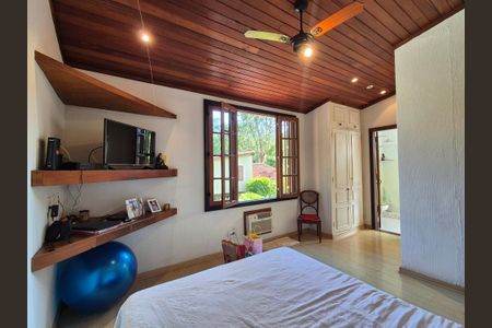 Casa de condomínio à venda com 400m², 4 quartos e 5 vagas Casa de condomínio à venda com 400m², 4 quartos e 5 vagasSuíte 4