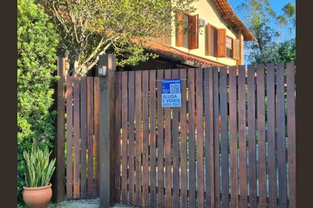 Casa de condomínio à venda com 400m², 4 quartos e 5 vagas Casa de condomínio à venda com 400m², 4 quartos e 5 vagasPlaca