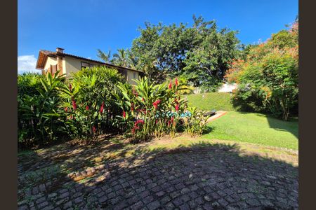 Casa de condomínio à venda com 400m², 4 quartos e 5 vagas Casa de condomínio à venda com 400m², 4 quartos e 5 vagasÁrea externa