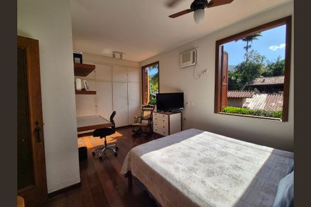 Casa de condomínio à venda com 400m², 4 quartos e 5 vagas Casa de condomínio à venda com 400m², 4 quartos e 5 vagasSuíte 3