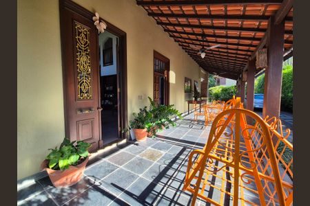 Casa de condomínio à venda com 400m², 4 quartos e 5 vagas Casa de condomínio à venda com 400m², 4 quartos e 5 vagasVaranda