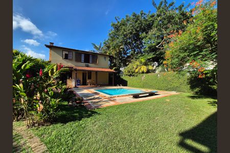 Casa de condomínio à venda com 400m², 4 quartos e 5 vagas Casa de condomínio à venda com 400m², 4 quartos e 5 vagasÁrea externa