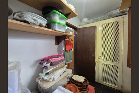 Casa de condomínio à venda com 400m², 4 quartos e 5 vagas Casa de condomínio à venda com 400m², 4 quartos e 5 vagasQuarto de serviço