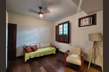 Casa de condomínio à venda com 400m², 4 quartos e 5 vagas Casa de condomínio à venda com 400m², 4 quartos e 5 vagasSuíte 1