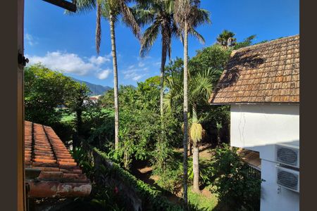 Casa de condomínio à venda com 400m², 4 quartos e 5 vagas Casa de condomínio à venda com 400m², 4 quartos e 5 vagasVista da Suíte 2