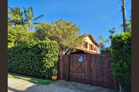 Casa de condomínio à venda com 400m², 4 quartos e 5 vagas Casa de condomínio à venda com 400m², 4 quartos e 5 vagasFachada