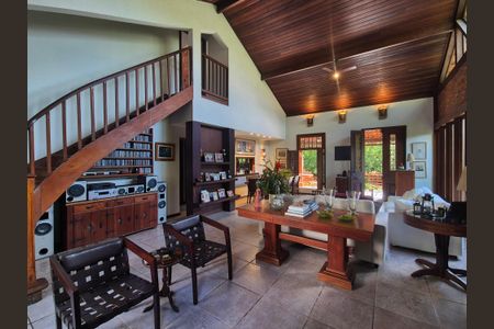 Casa de condomínio à venda com 400m², 4 quartos e 5 vagas Casa de condomínio à venda com 400m², 4 quartos e 5 vagasSala