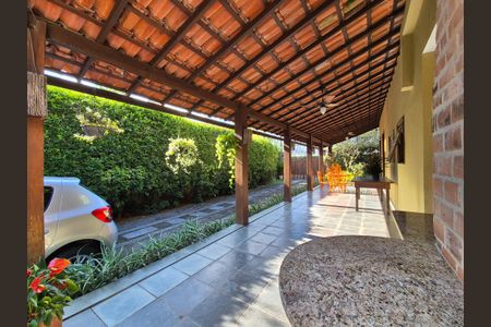 Casa de condomínio à venda com 400m², 4 quartos e 5 vagas Casa de condomínio à venda com 400m², 4 quartos e 5 vagasVaranda