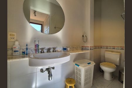 Casa de condomínio à venda com 400m², 4 quartos e 5 vagas Casa de condomínio à venda com 400m², 4 quartos e 5 vagasBanheiro da Suíte 3