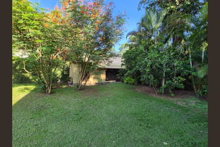 Casa de condomínio à venda com 400m², 4 quartos e 5 vagas Casa de condomínio à venda com 400m², 4 quartos e 5 vagasÁrea externa