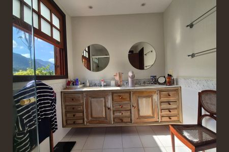 Casa de condomínio à venda com 400m², 4 quartos e 5 vagas Casa de condomínio à venda com 400m², 4 quartos e 5 vagasBanheiro da Suíte 4