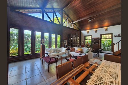 Casa de condomínio à venda com 400m², 4 quartos e 5 vagas Casa de condomínio à venda com 400m², 4 quartos e 5 vagasSala