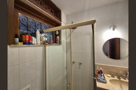 Casa de condomínio à venda com 400m², 4 quartos e 5 vagas Casa de condomínio à venda com 400m², 4 quartos e 5 vagasBanheiro da Suíte 1