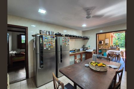 Casa de condomínio à venda com 400m², 4 quartos e 5 vagas Casa de condomínio à venda com 400m², 4 quartos e 5 vagasCozinha