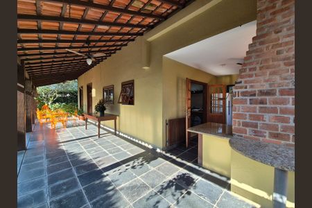 Casa de condomínio à venda com 400m², 4 quartos e 5 vagas Casa de condomínio à venda com 400m², 4 quartos e 5 vagasVaranda