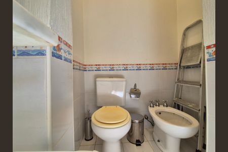 Casa de condomínio à venda com 400m², 4 quartos e 5 vagas Casa de condomínio à venda com 400m², 4 quartos e 5 vagasBanheiro da Suíte 3