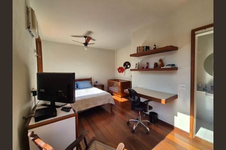 Casa de condomínio à venda com 400m², 4 quartos e 5 vagas Casa de condomínio à venda com 400m², 4 quartos e 5 vagasSuíte 3